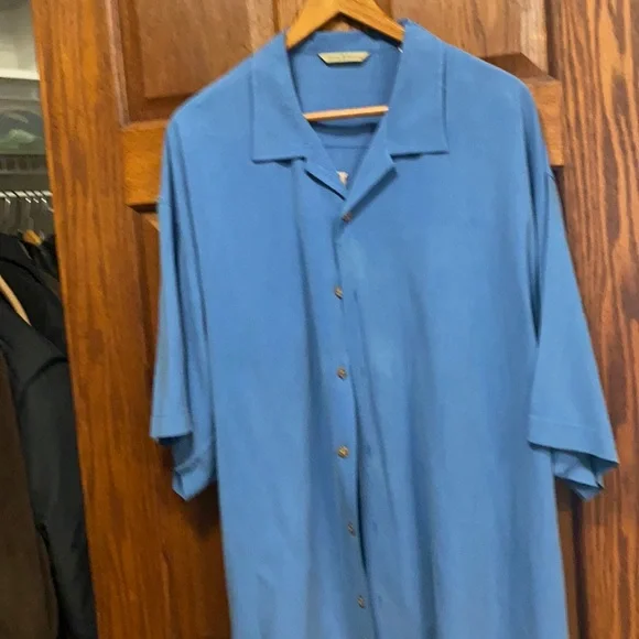 Tommy Bahama dress shirt 100% silk like new - Picture 1 of 3
